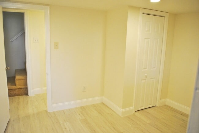 Building Photo - Georgetown near GT Medstar Hospital, Chic Rowhouse 5br/3Ba w/Yard, Deck, Parking