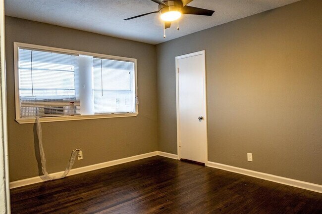 Building Photo - 5532 Eskridge St