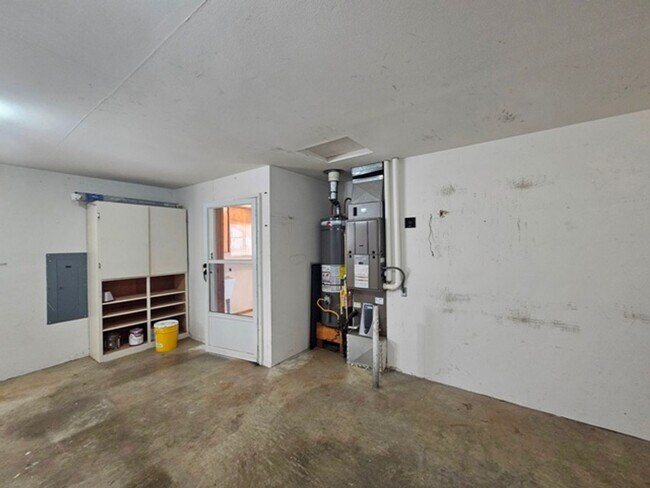 Building Photo - 3Bd/2Ba Single Story Home-For viewing!