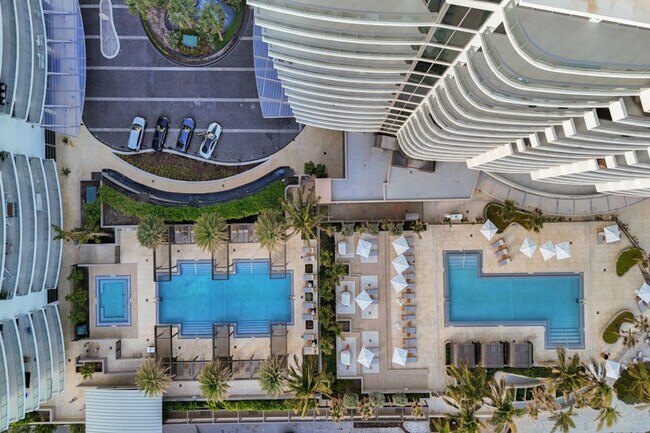 Building Photo - 3100 N Ocean Dr