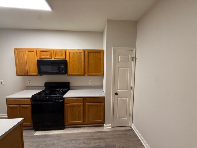 Building Photo - 500-502 Greentree