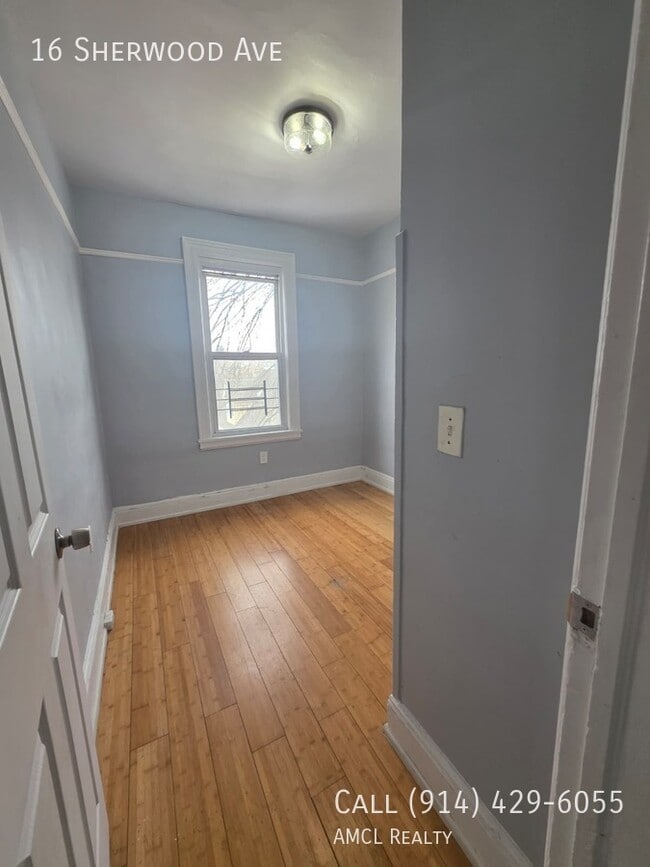 Building Photo - 16 Sherwood Ave