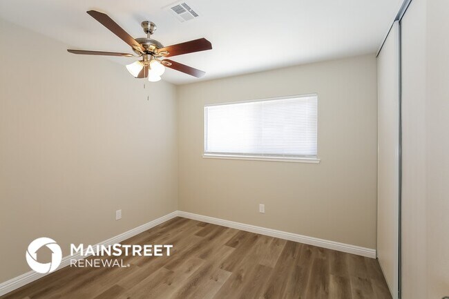 Building Photo - 2308 Revere St