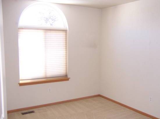 Building Photo - 421 Radiant Dr
