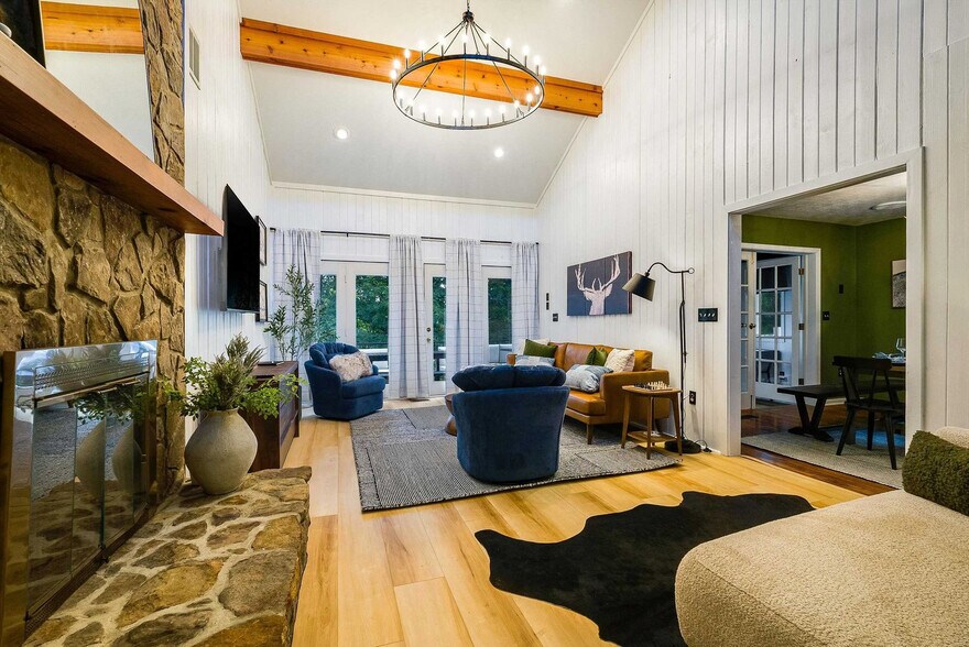 Building Photo - 2420 Hopkins Dr