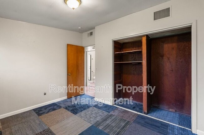 Building Photo - 6452 Evergreen Blvd