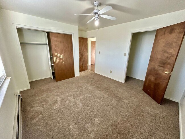 Building Photo - 2 Bedroom / 1 Bath Apartment In Bayfield