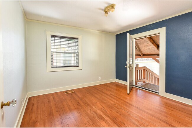 Building Photo - 4 Bedroom 2 Bathroom Home in Salem