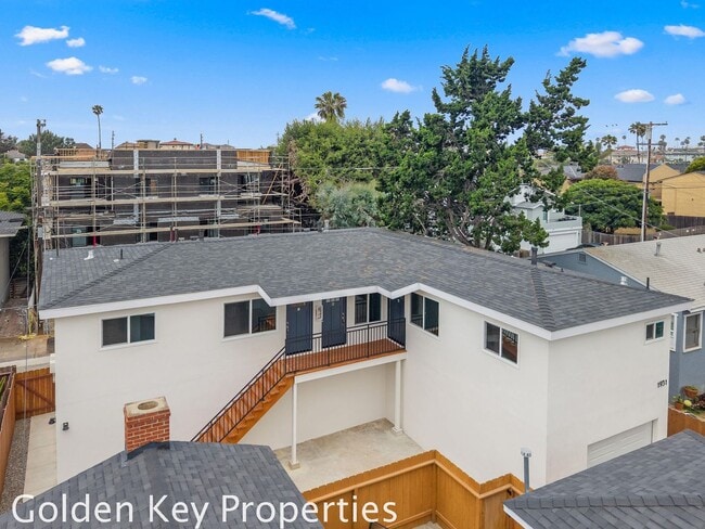 Building Photo - Beautifully remodeled apartment in South Oceanside just a few blocks from the beach!