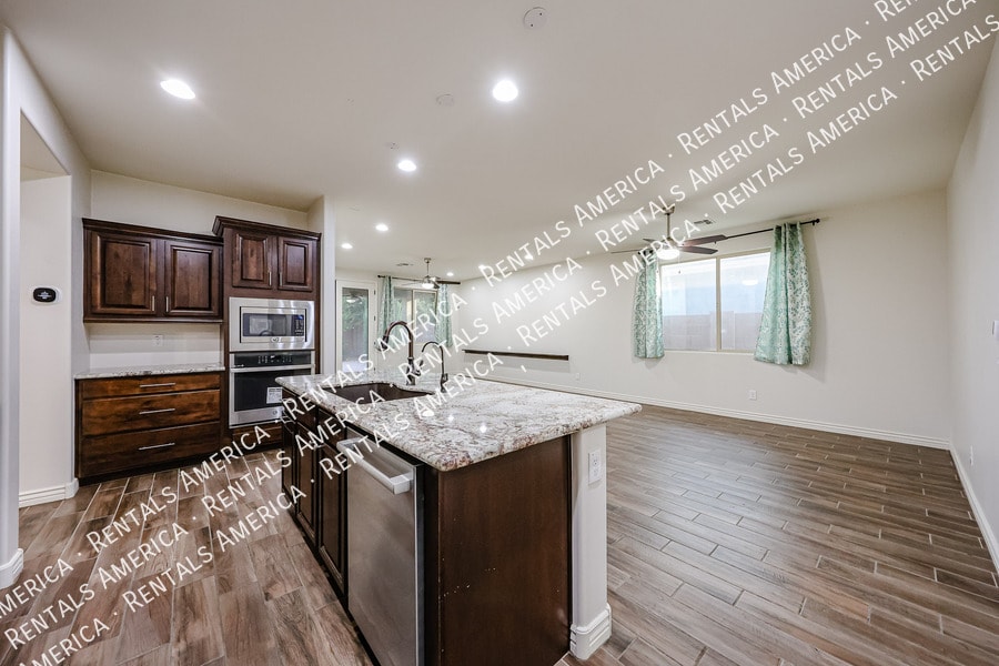 Building Photo - 2616 W Perola Dr