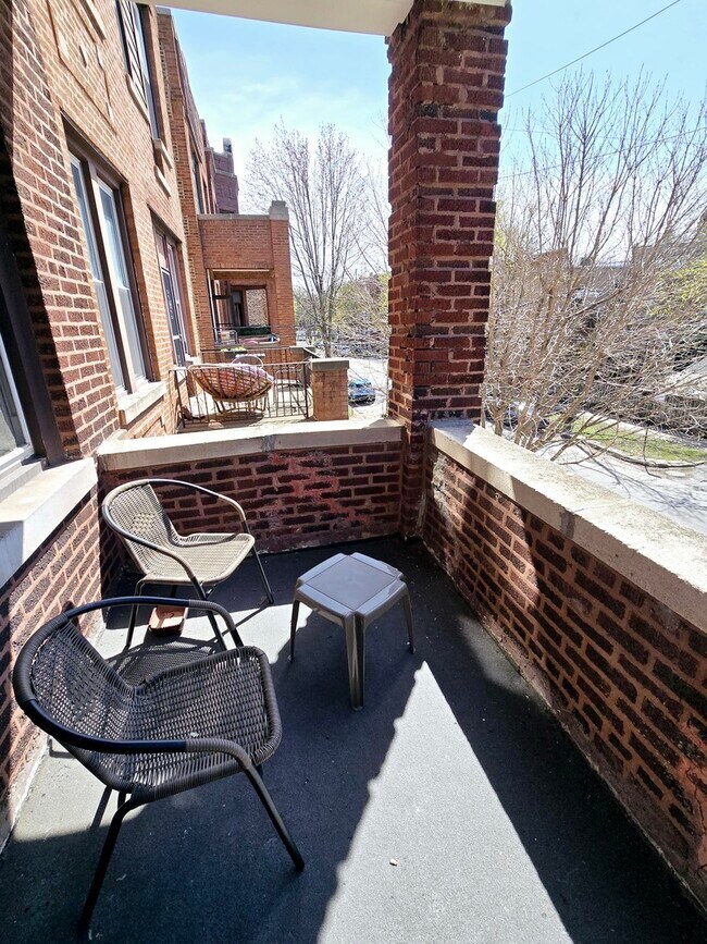 Building Photo - 919 N Leavitt St