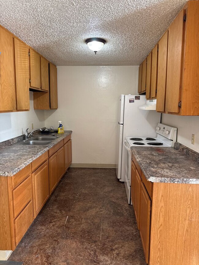 Building Photo - Quail Hollow 13