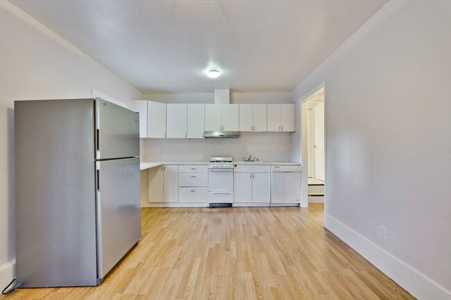 Building Photo - Private ADU with Fenced Yard, Indoor Laundry, and Prime Location