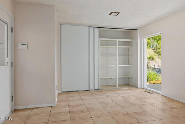 Building Photo - 2075 Linda Flora Dr
