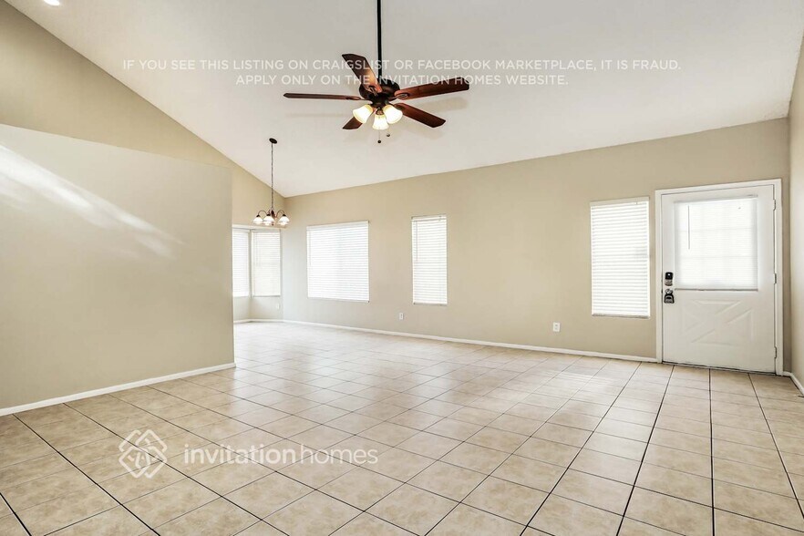Building Photo - 822 E Gila Ln