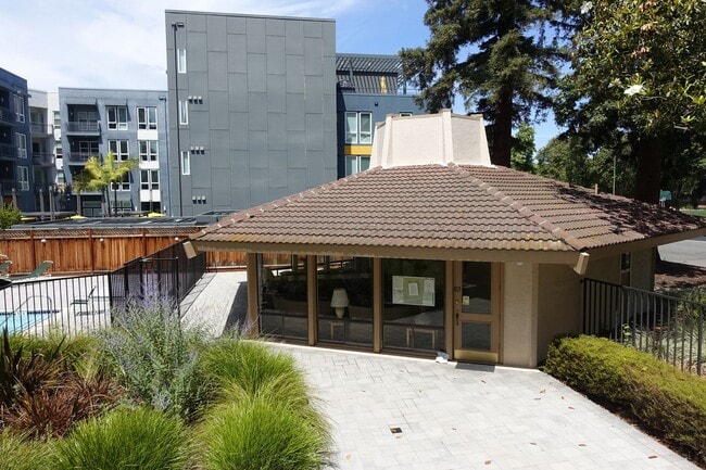 Building Photo - Great location near San Antonio Center shopping, convenient commute, Los Altos Schools