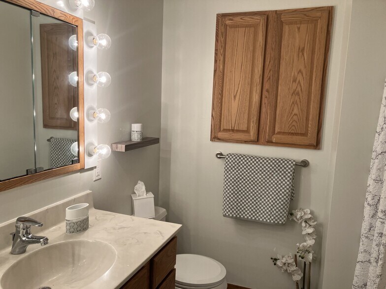 hall bath - 144 Brentwood Dr