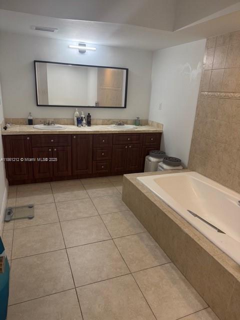Building Photo - 6423 Collins Ave