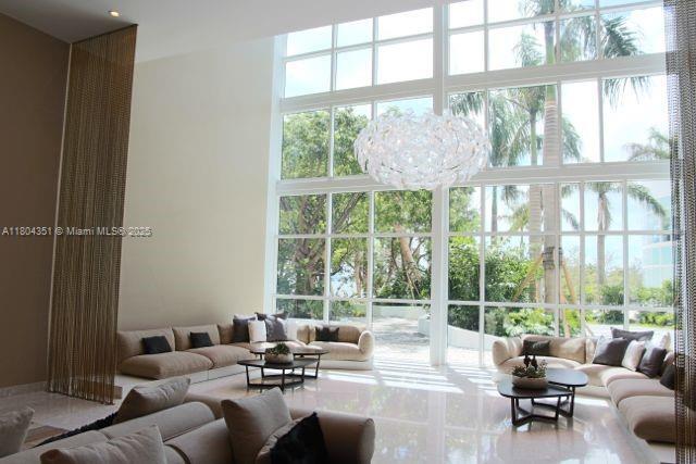 Building Photo - 2020 N Bayshore Dr