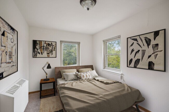 Building Photo - Spacious, Renovated 1BR on Beautiful Iris Park!