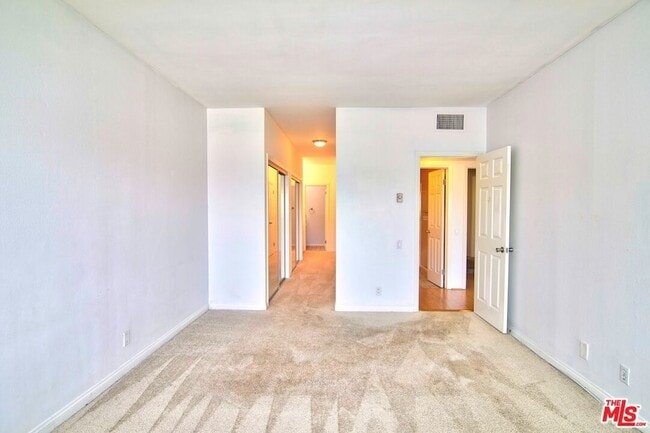 Building Photo - 521 Montana Ave