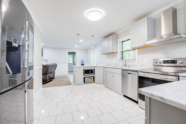 Building Photo - 3010 Fox Chase Dr