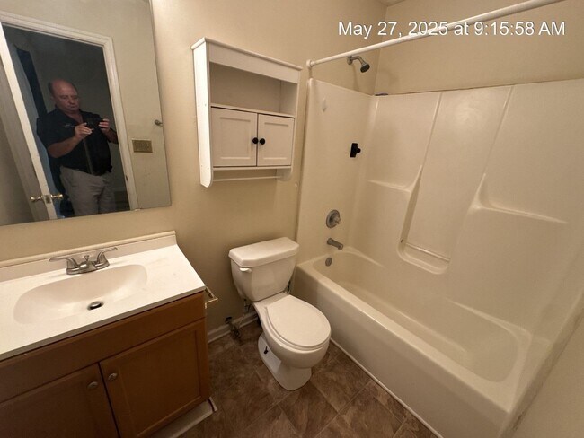 Building Photo - 1641 Veanna Dr