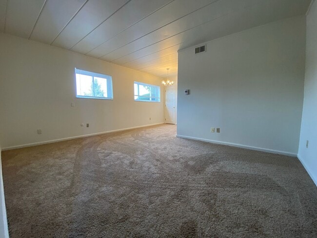 Interior Photo - Four Seasons Apartments