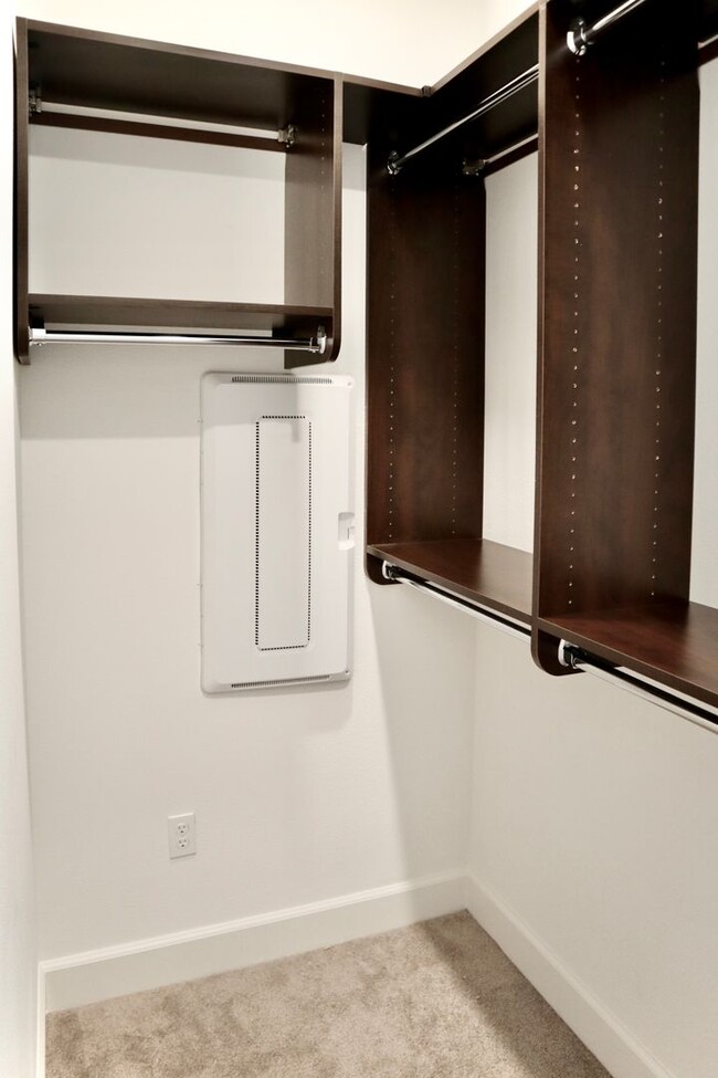 Building Photo - Gorgeous 3-story Townhome Available for Rent! Cherry-Guardino Neighborhood