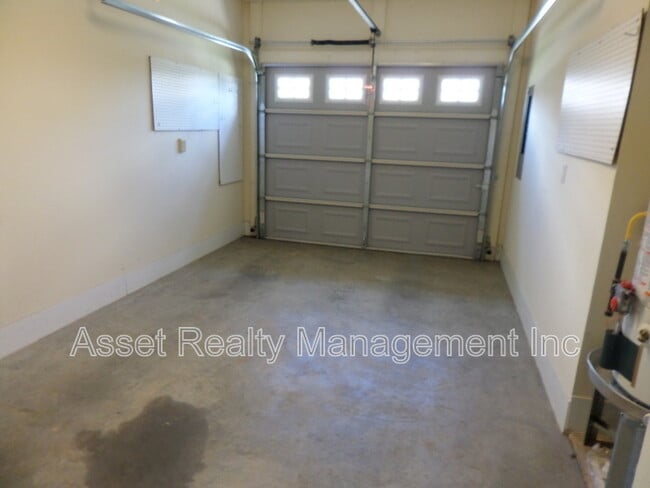 Building Photo - 121 Hatleyberry St