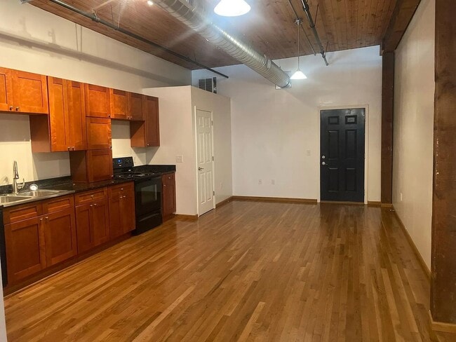 Building Photo - 111 N Main St