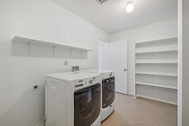 Building Photo - 8313 Steamline Cir