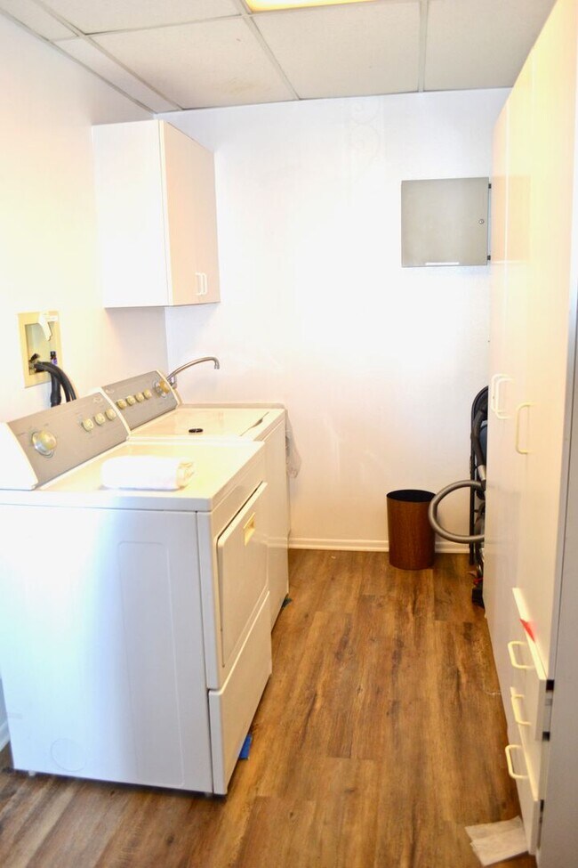 Building Photo - 721 W 32nd St