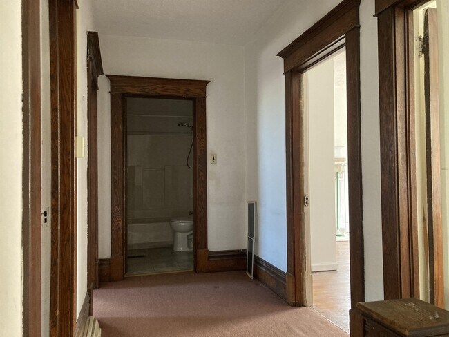 Building Photo - 212 Grand St