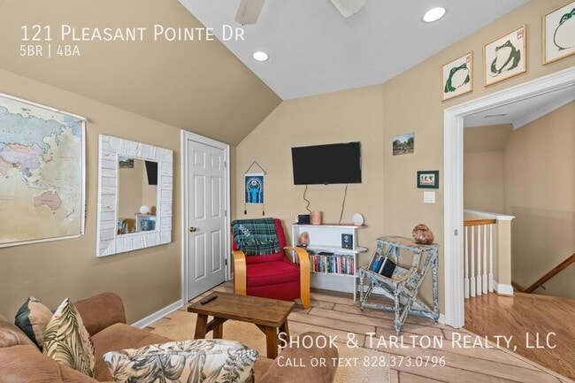 Building Photo - 121 Pleasant Point Dr