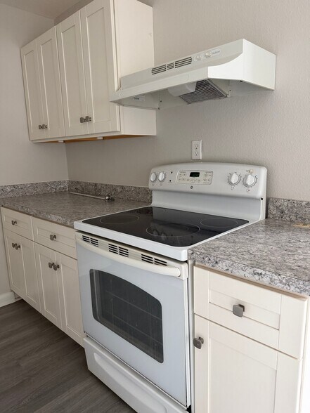 Building Photo - 2412 Azalea Garden Rd