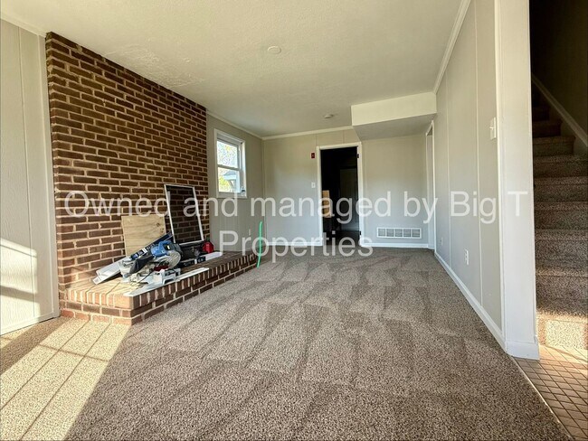 Building Photo - Beautiful 4 bedroom 2 bathroom home