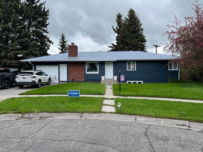 Building Photo - FULLY FURNISHED Midtown Three Bedroom Spac...