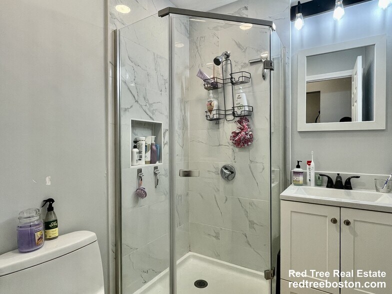 Building Photo - 11 Pearl Ter