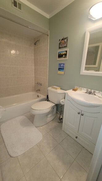 Building Photo - 7 Belfast Dr