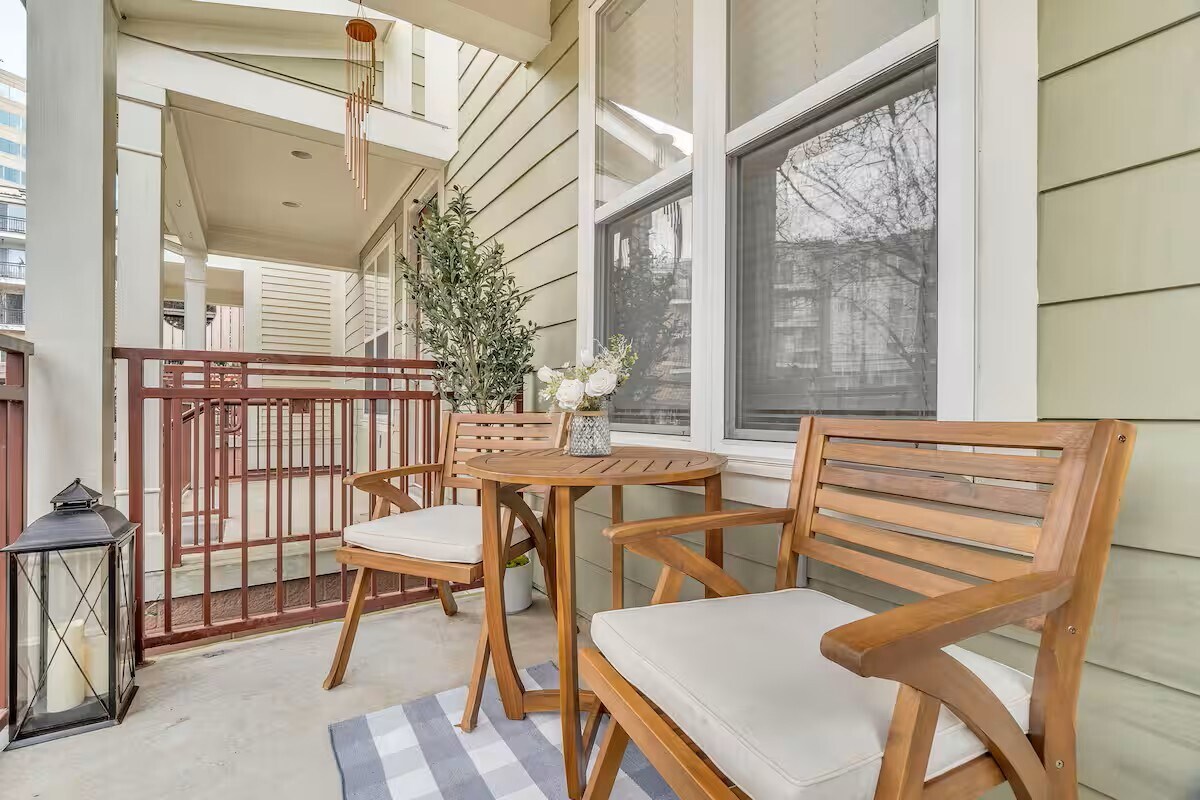 Building Photo - 1023 Sycamore Green Pl