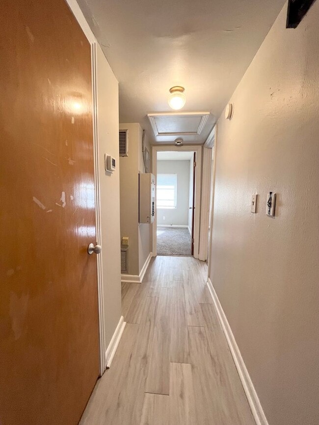 Building Photo - 3 Bed/2 Bath with one car garage home located in Jake Gaither Neighborhood!