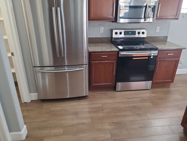 Building Photo - Ideal Living in Highland Groves: Stunning Cul-de-Sac Home with Builder Upgrades, Open Floor Plan,...