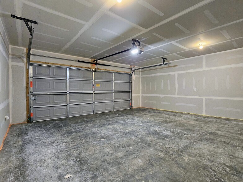 Building Photo - 2457 Spring Water Cir