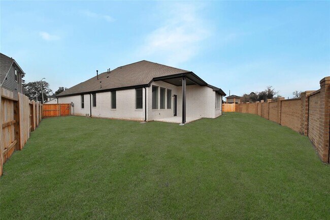 Building Photo - 13107 Wood Leaf Pk