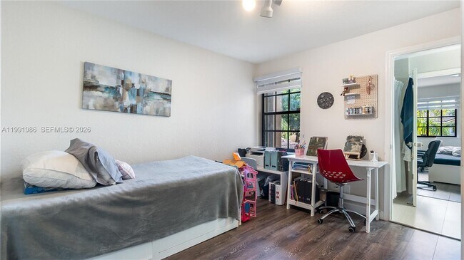 Building Photo - 3889 Tree Top Dr