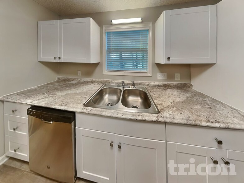 Building Photo - 1614 Barbara Ann Cir