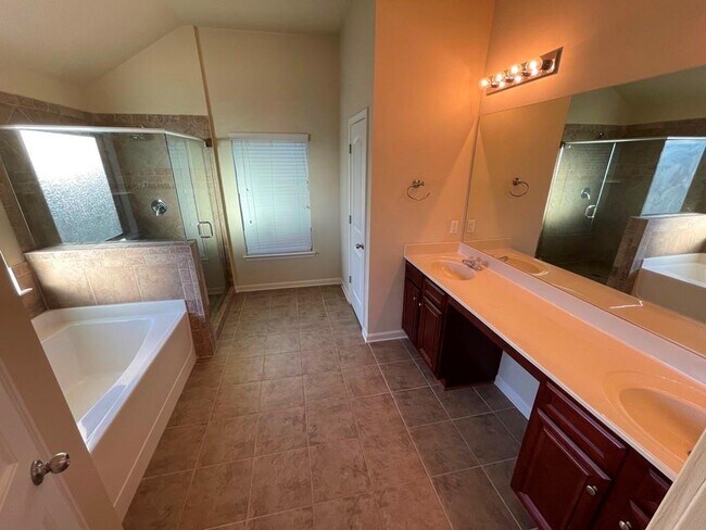 Building Photo - 5715 Bucknell Trace