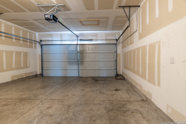 Building Photo - 1434 Kedros-
