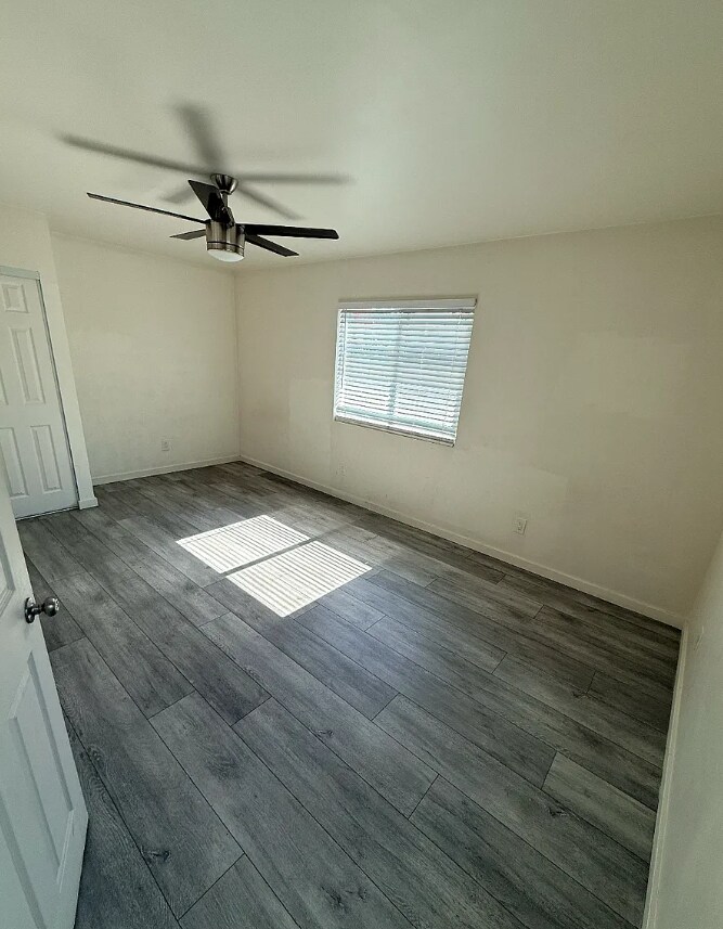 Building Photo - 5203 E Falls View Dr